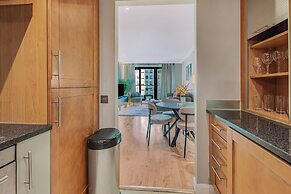Capacious Two bed Apt in Canary Wharf
