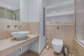 Capacious Two bed Apt in Canary Wharf