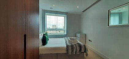 Capacious Two bed Apt in Canary Wharf