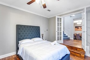 Discount Included! Stunning, Modern, Spacious Getaway Fits Any Group, 