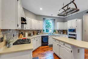 Discount Included! Stunning, Modern, Spacious Getaway Fits Any Group, 