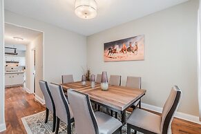 Discount Included! Stunning, Modern, Spacious Getaway Fits Any Group, 