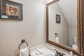 Discount Included! Stunning, Modern, Spacious Getaway Fits Any Group, 