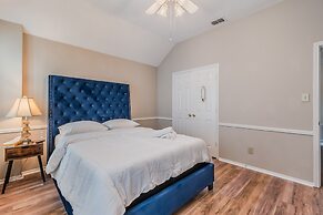 Discount Included! Stunning, Modern, Spacious Getaway Fits Any Group, 