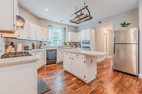 Discount Included! Stunning, Modern, Spacious Getaway Fits Any Group, 