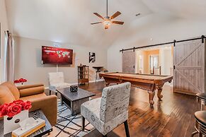 Discount Included! Stunning, Modern, Spacious Getaway Fits Any Group, 