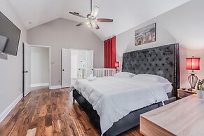 Discount Included! Stunning, Modern, Spacious Getaway Fits Any Group, 