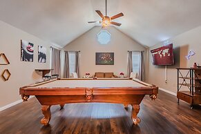 Discount Included! Stunning, Modern, Spacious Getaway Fits Any Group, 