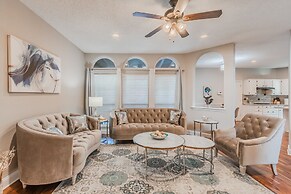 Discount Included! Stunning, Modern, Spacious Getaway Fits Any Group, 