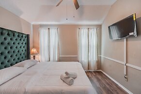 Discount Included! Stunning, Modern, Spacious Getaway Fits Any Group, 