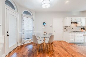 Discount Included! Stunning, Modern, Spacious Getaway Fits Any Group, 