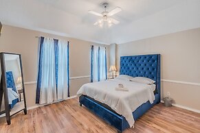 Discount Included! Stunning, Modern, Spacious Getaway Fits Any Group, 