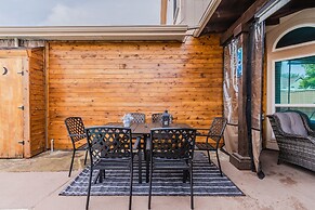 Discount Included! Stunning, Modern, Spacious Getaway Fits Any Group, 