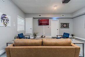 Discount Included! Stunning, Modern, Spacious Getaway Fits Any Group, 