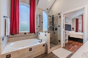 Discount Included! Stunning, Modern, Spacious Getaway Fits Any Group, 