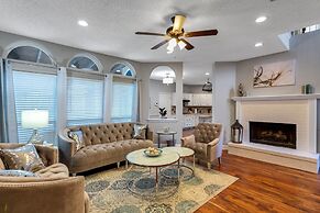 Discount Included! Stunning, Modern, Spacious Getaway Fits Any Group, 