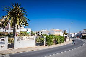 Stunning Olhos do Mar Apt, Albufeira