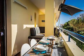 Stunning Olhos do Mar Apt, Albufeira