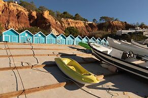 Stunning Olhos do Mar Apt, Albufeira