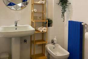 Design Villa With Parking, Navigli Area, Milan