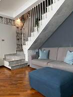 Design Villa With Parking, Navigli Area, Milan