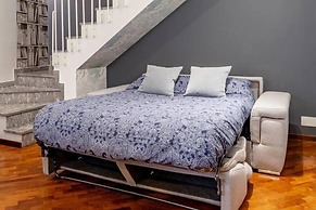 Design Villa With Parking, Navigli Area, Milan