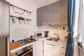 Design Villa With Parking, Navigli Area, Milan