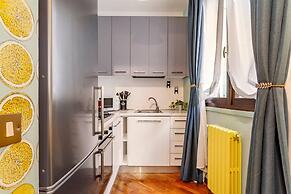 Design Villa With Parking, Navigli Area, Milan