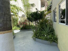 Comfy Stay In Jamaica -enjoy 7 Miles Of White Sand Beach! 2 Bedroom Vi