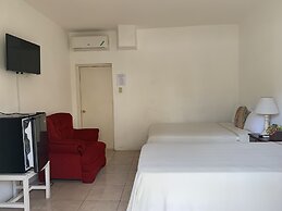 Comfy Stay In Jamaica -enjoy 7 Miles Of White Sand Beach! 2 Bedroom Vi