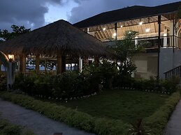 Comfy Stay In Jamaica -enjoy 7 Miles Of White Sand Beach! 2 Bedroom Vi