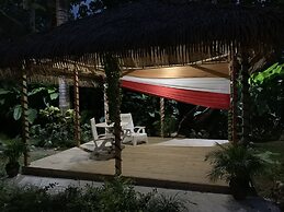 Comfy Stay In Jamaica -enjoy 7 Miles Of White Sand Beach! 2 Bedroom Vi