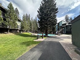 St. Anton 54 Steps to Canyon Lodge, Remodeled, Covered Parking by RedA