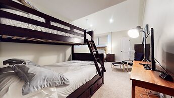 St. Anton 54 Steps to Canyon Lodge, Remodeled, Covered Parking by RedA