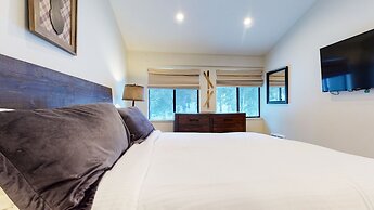 St. Anton 54 Steps to Canyon Lodge, Remodeled, Covered Parking by RedA