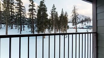 St. Anton 54 Steps to Canyon Lodge, Remodeled, Covered Parking by RedA