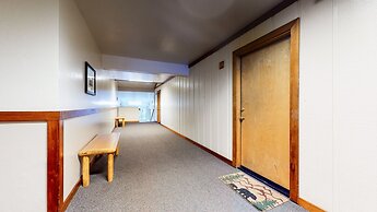 St. Anton 54 Steps to Canyon Lodge, Remodeled, Covered Parking by RedA