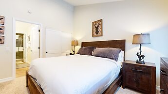 St. Anton 54 Steps to Canyon Lodge, Remodeled, Covered Parking by RedA