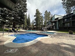 St. Anton 54 Steps to Canyon Lodge, Remodeled, Covered Parking by RedA