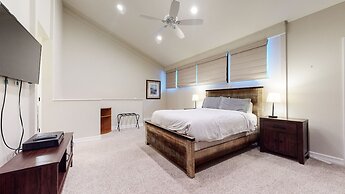 St. Anton 54 Steps to Canyon Lodge, Remodeled, Covered Parking by RedA