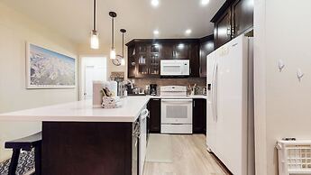 St. Anton 54 Steps to Canyon Lodge, Remodeled, Covered Parking by RedA