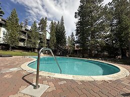 St. Anton 54 Steps to Canyon Lodge, Remodeled, Covered Parking by RedA