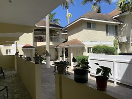 Relax In Jamaica - Enjoy 7 Miles Of White Sand Beach! 1 Bedroom Villa 