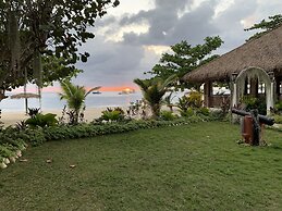 Relax In Jamaica - Enjoy 7 Miles Of White Sand Beach! 1 Bedroom Villa 