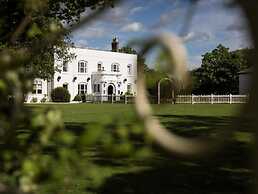 WorldHotels Distinctive Woughton House Hotel