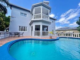 5-bed Villa With Pool in Runaway Bay, Jamaica