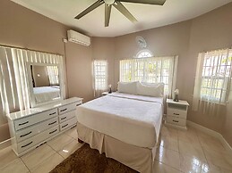 5-bed Villa With Pool in Runaway Bay, Jamaica
