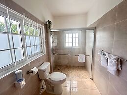 5-bed Villa With Pool in Runaway Bay, Jamaica