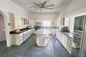 5 Bed Villa Sleeps 14 - Private Pool
