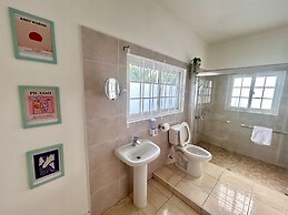 5-bed Villa With Pool in Runaway Bay, Jamaica